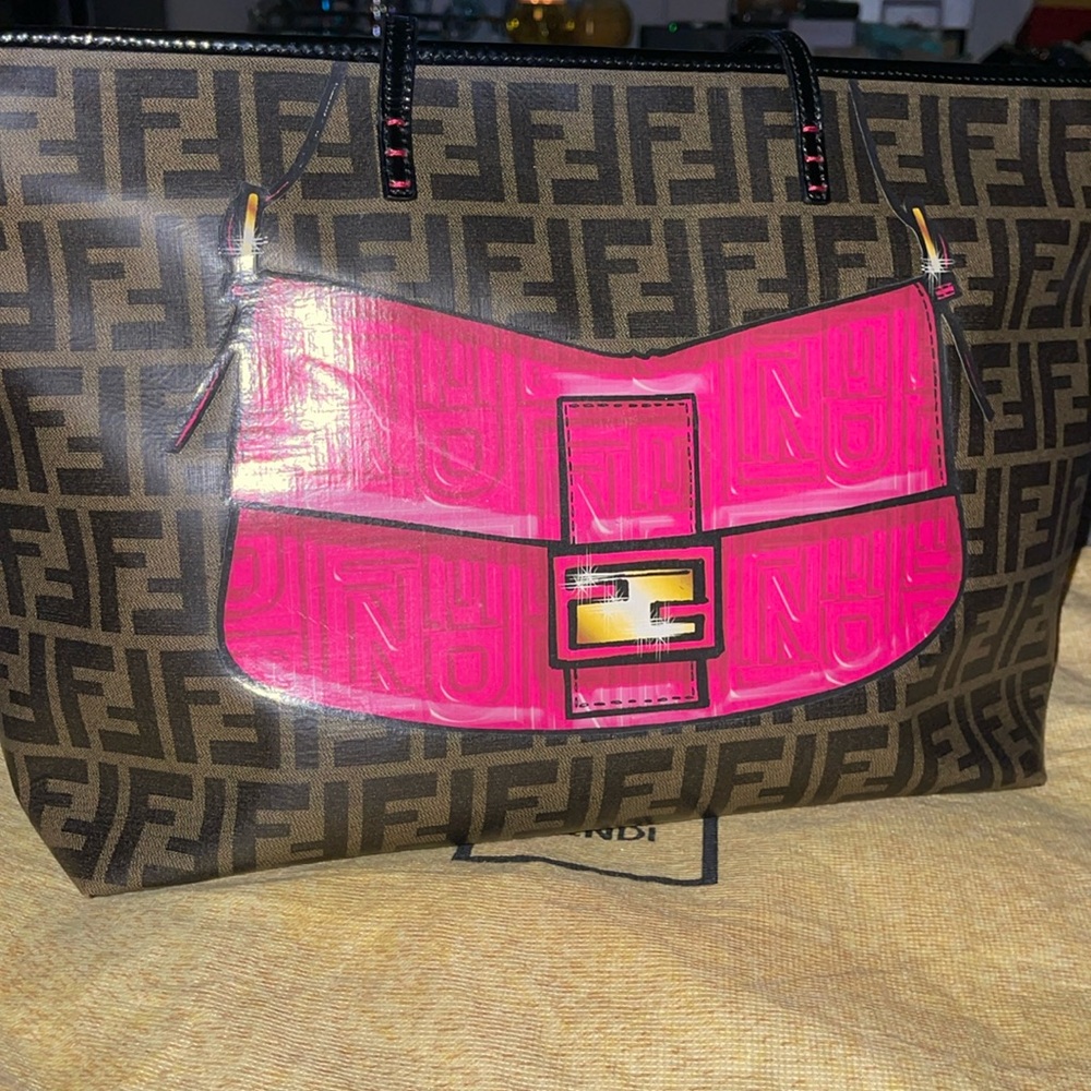 Preloved Fendi leather Zucca bag pristine condition comes with dust.